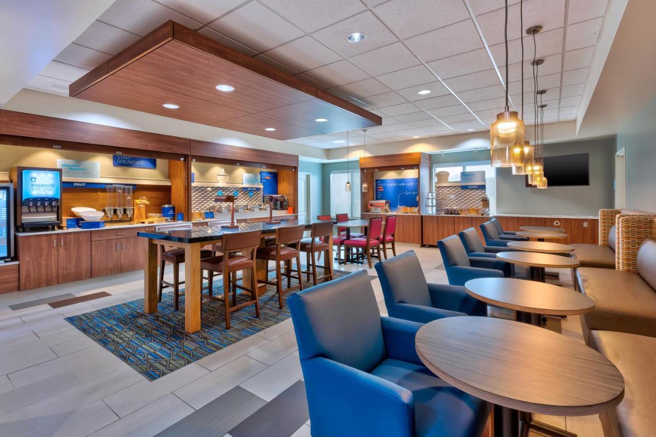 Holiday Inn Express & Suites - Effingham By Ihg Buitenkant foto