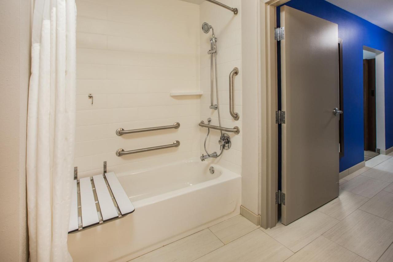 Holiday Inn Express & Suites - Effingham By Ihg Buitenkant foto