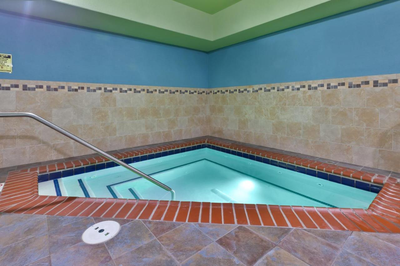 Holiday Inn Express & Suites - Effingham By Ihg Buitenkant foto