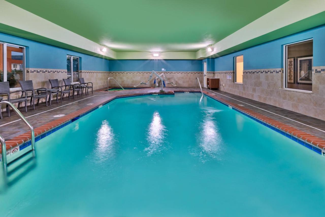 Holiday Inn Express & Suites - Effingham By Ihg Buitenkant foto