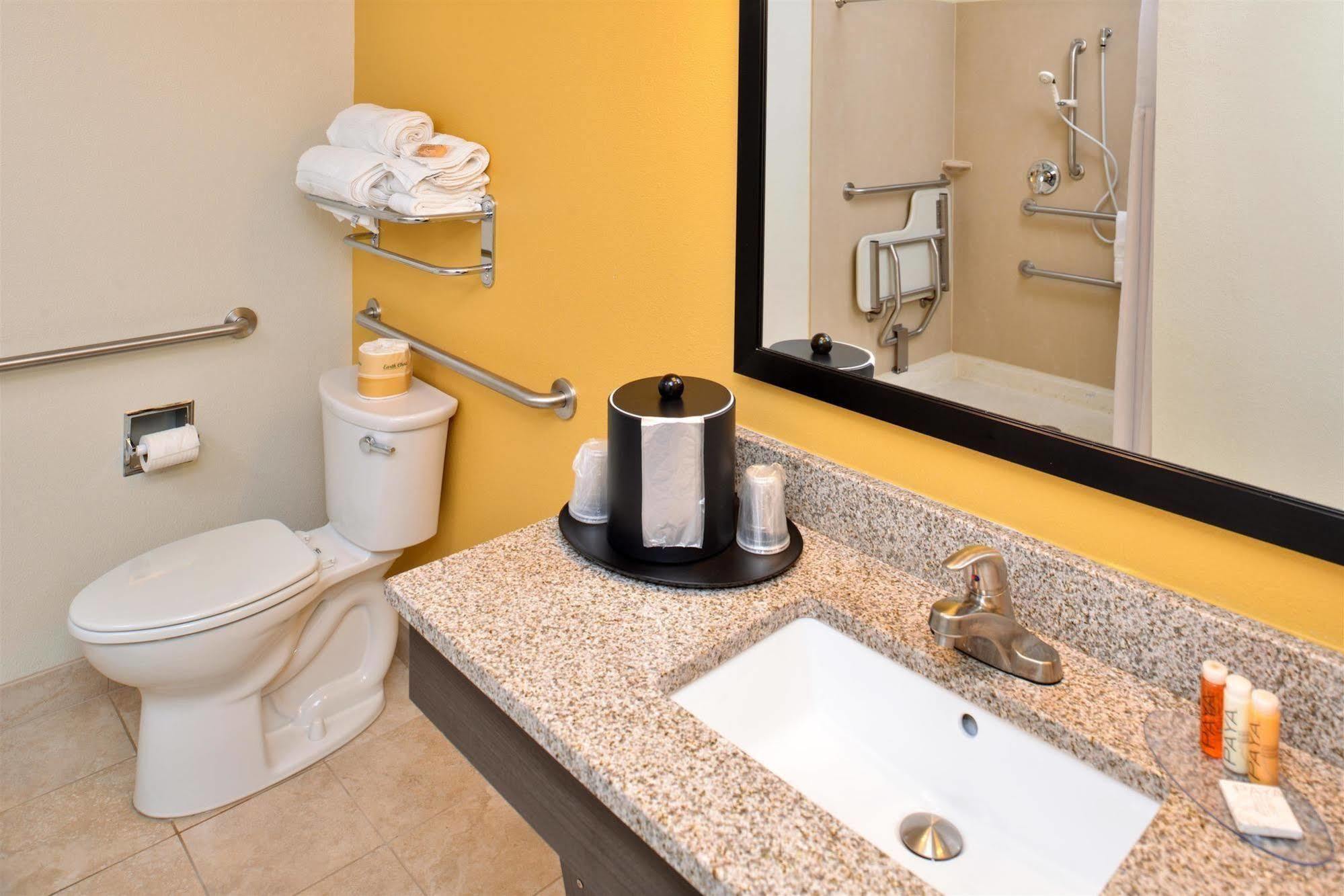 Holiday Inn Express & Suites - Effingham By Ihg Buitenkant foto